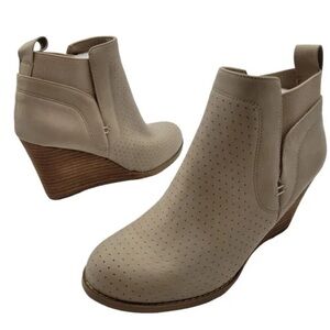 Dolce Vita Gerdy Bootie Womens Sz 9.5 Beige Ankle Wedge Neutral Fall Boot New